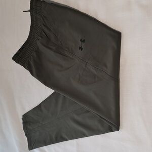 Under Armor Girls Youth Pants/Jogger. Olive Green. Size Youth Large.‎